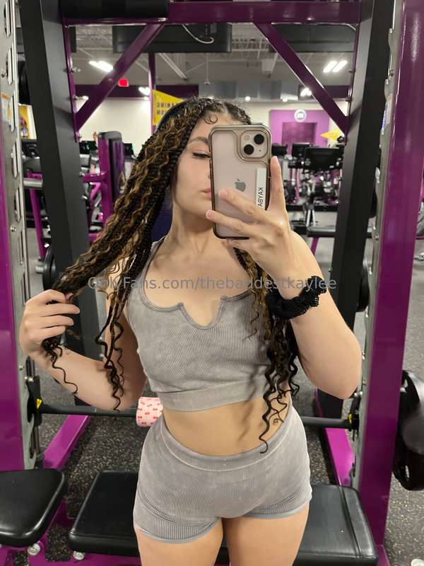 My DMs are dry as fuck right now 😪