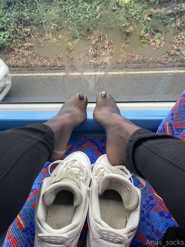 Day #2
Wearing my favourite Jordans Oreo & nylons (for a luc.. 3
