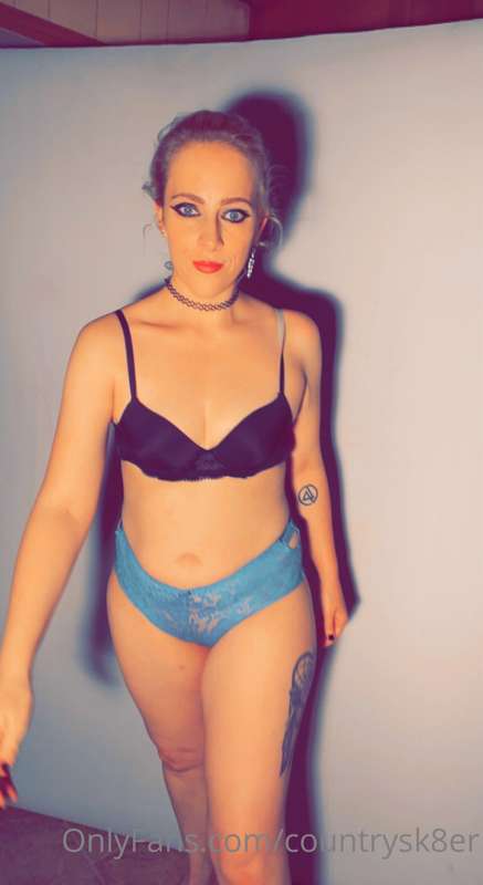 Starting to feel like myself so here u go <3 3