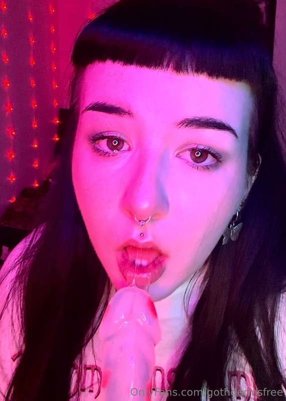do you think I look pretty when I’m sucking dick? 1