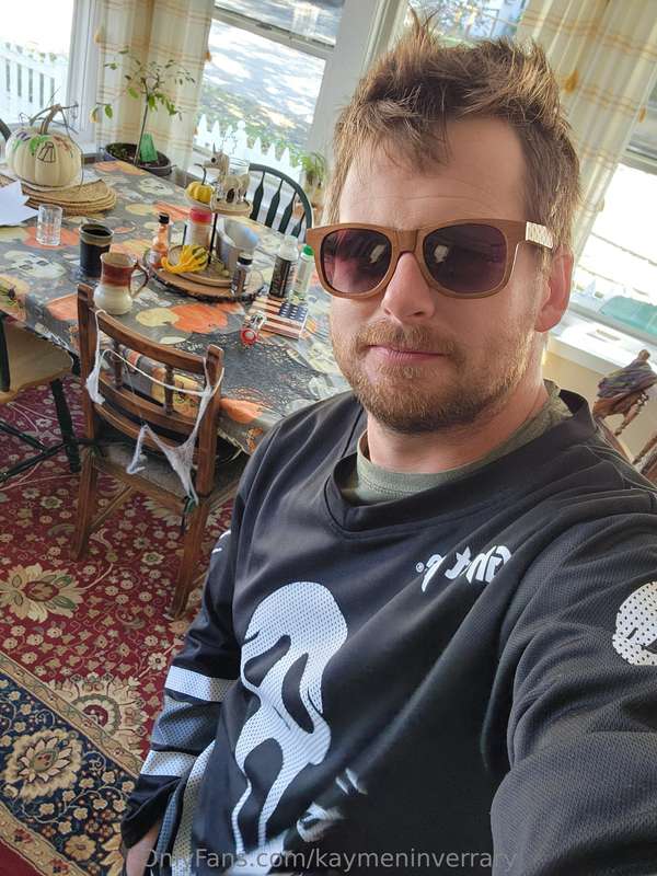 Today's coustume hungover daddy deluxe 90's edition.