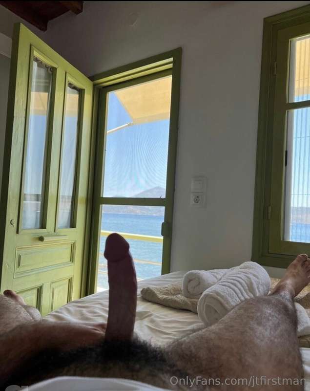 Ok it’s album release day here is my dick… if you leak it I’..