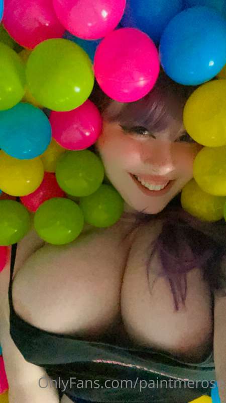 I made myself a ball pit 😅 1