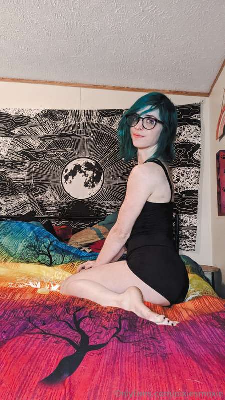 Pixiesmoxie - Onlyfans - 01 May, 2024 3