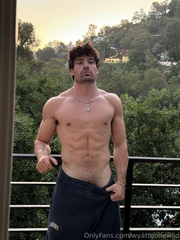😈