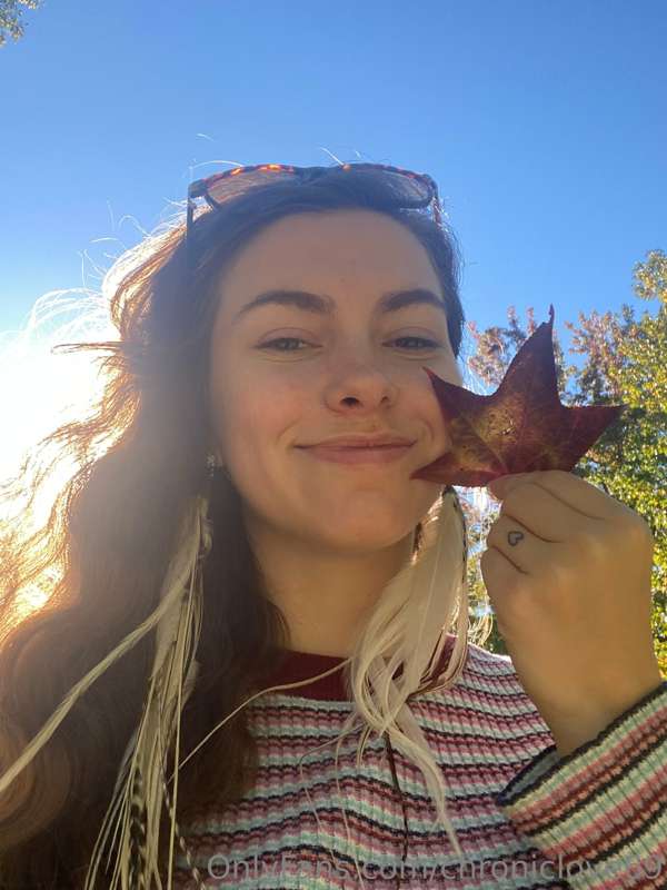 Rate my leaf 🍁 selfie! 🥰 which one is best 1,2, or 3?! 😊 fun.. 1