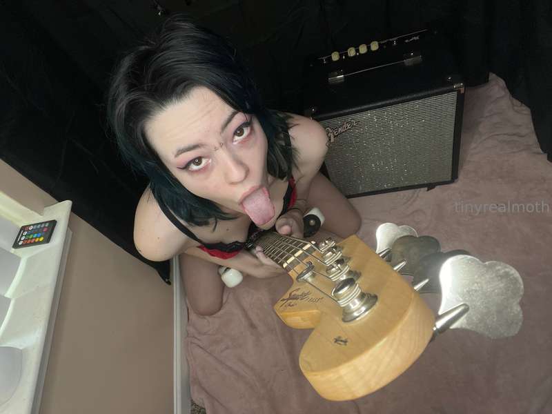 Hmmm… maybe this amp could be more than a prop… 1
