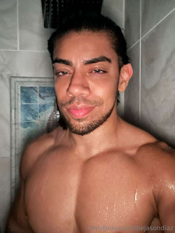 The water’s running… and so am I 💦 This cock’s been rock har..