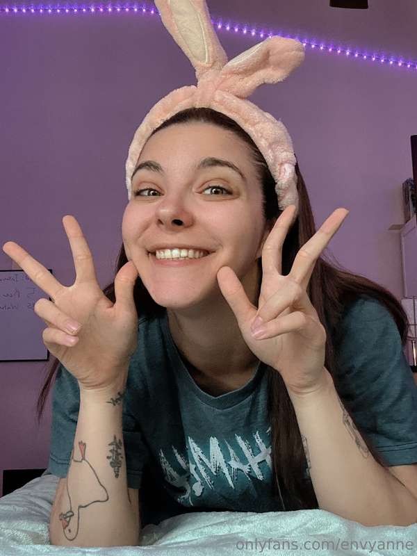 can we please PLEASE just get cozy and watching anime tonigh.. 18