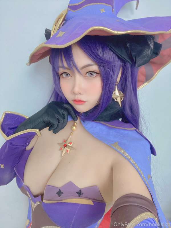 Astrologist Mona Megistus 💦 3