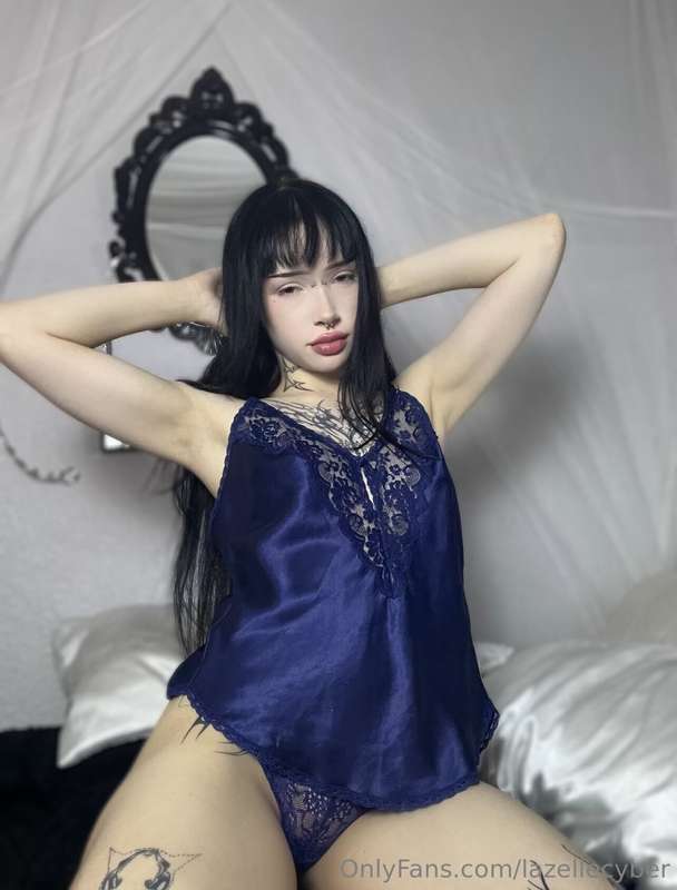 This night shirt is sooo cute, a little big though.. :o 1