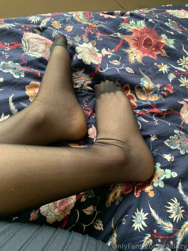 Here’s a hot little foot compilation I put together for my f.. 33