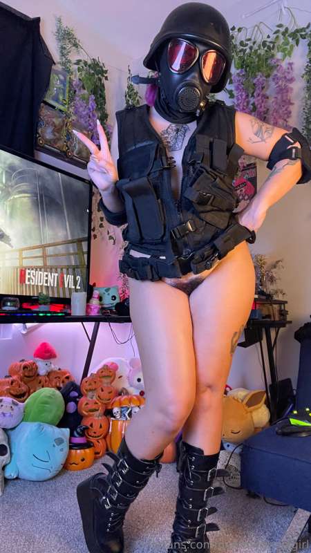 Lady Hunk cosplay! 🖤 geared up and ready to go 😏 4