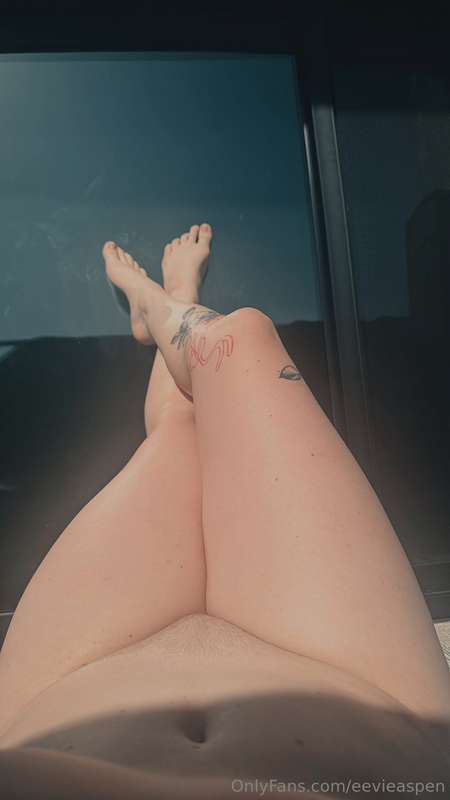 ♡3 pics Just give me some sun (and maybe an orgasm..) and i'.. 3