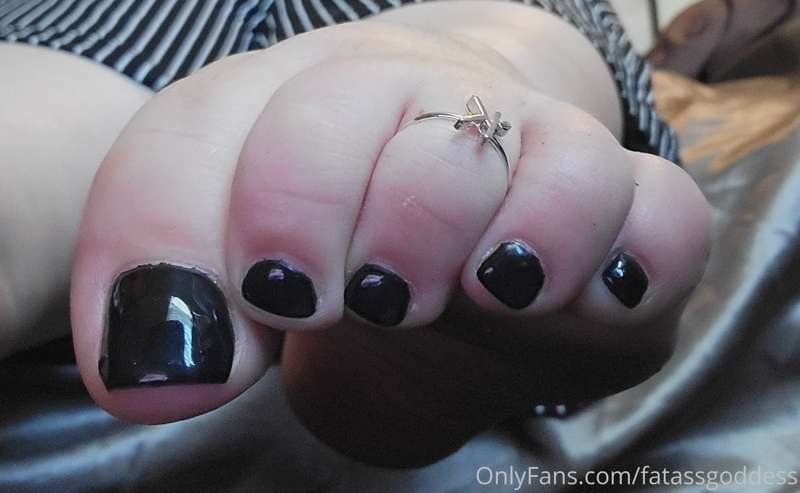 Cute lil toes 😍 3