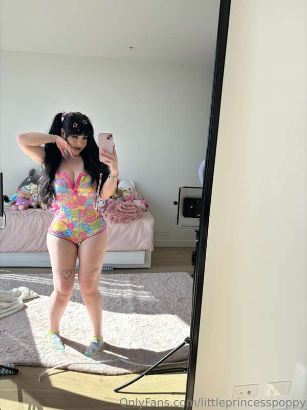 I got a new onesie today! What do you think? 😇🖤 2