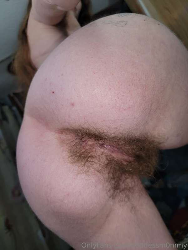 How's mommy's dirty hairy pussy look babe? 😋 4