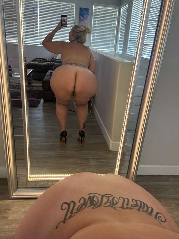 Naked in heels 👠 😘