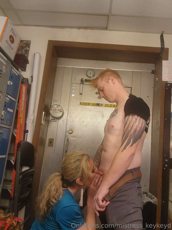 Dressing room shenanigans with @silasstonexxx