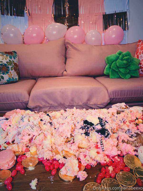 Hi I’m 25 today! 💕 20
