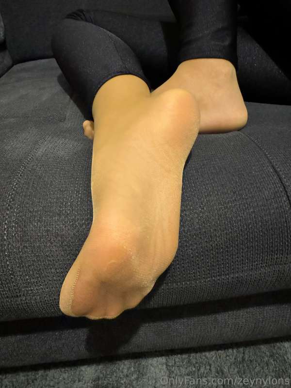 🔥 Exklusiv: Verführe dich mit meinen Nylonfüßen in Nude Nylo.. 1