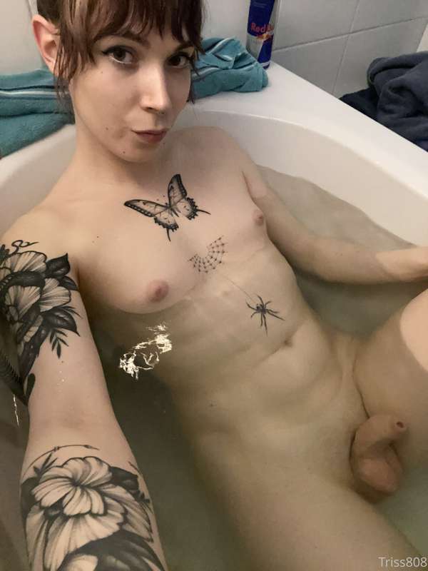 Hi everyone!🖤

As I said yesterday here is a cute little pic.. 34