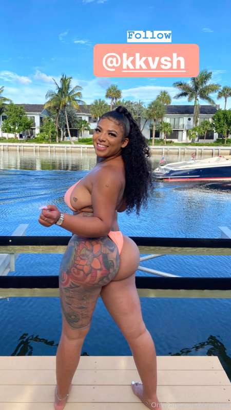 UNLOCK TO watch me undress this Bikini. Watch me twerk and s.. 4