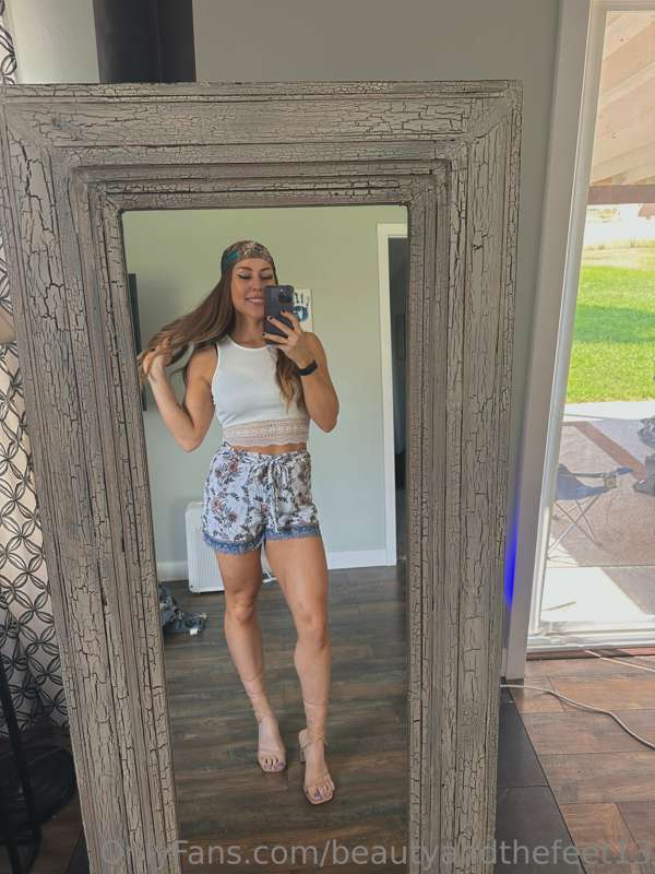 Time to go tease some boys in these sandals 😈😏 3