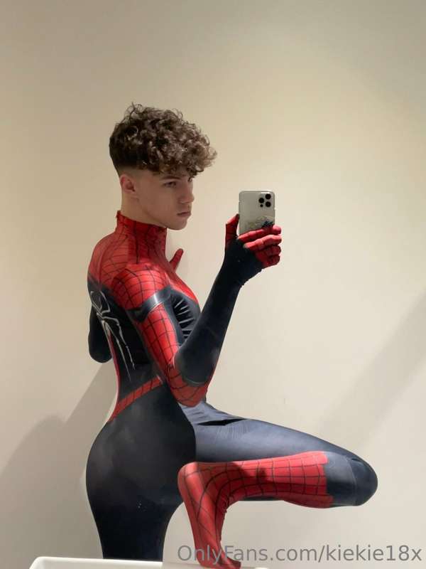 Happy Halloween from your friendly neighbourhood spider twin.. 1