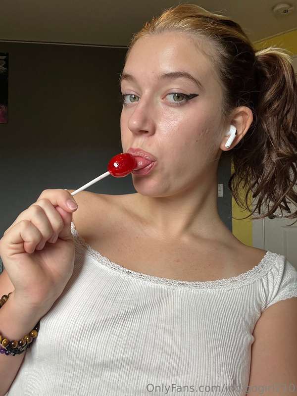 did a little photo shoot with my birthday treat🤭🤭 1