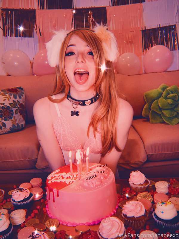 Hi I’m 25 today! 💕 17