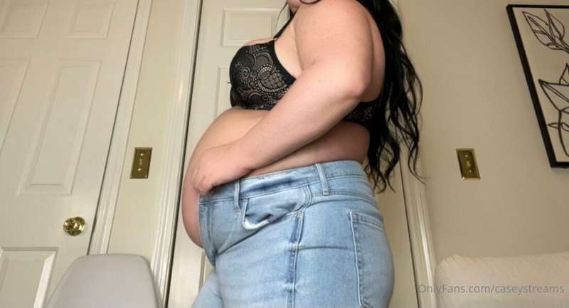 New VIDEO on Curvage - 😳***I RIPPED MY JEANS!*** 😳
Come watc.. 4