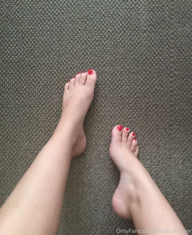>The face
>The feet
Which are you going to cover in cum firs.. 2