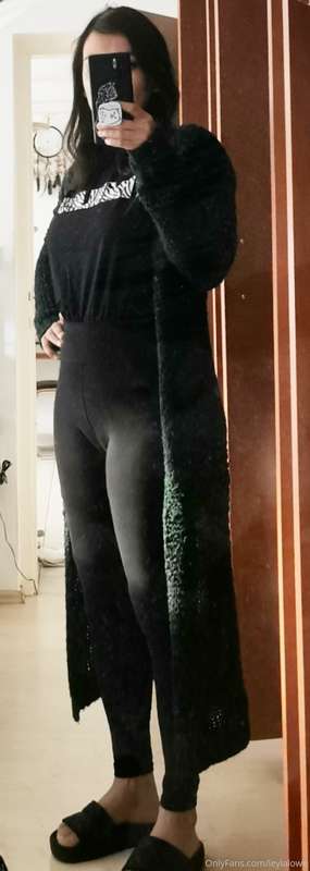 I know you guys love it when we wear leggings :D 2