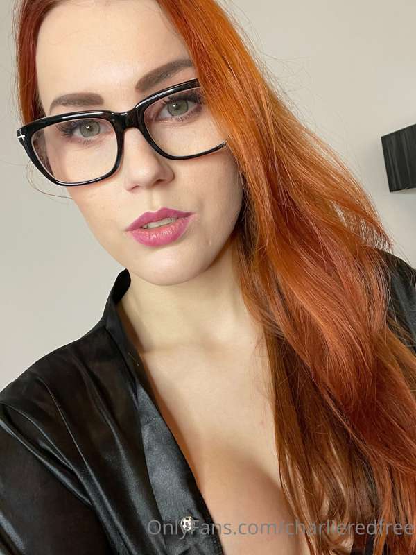 🍆🍑 Your sexy teacher is here! Come on, show me what you can ..