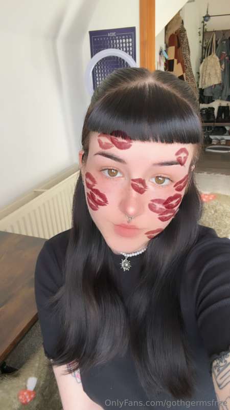 do I look kissable?