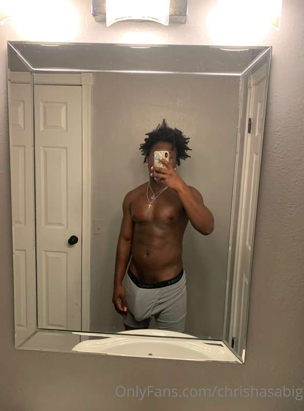 Messy Hair Don’t Care 🤷🏿‍♂️ What’s the first thing you notic..