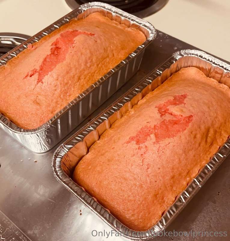 I’m learning how to make decorative cakes for a spooky-theme..