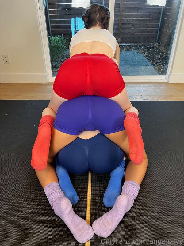  Triple trouble!!!😈🐱😈🐱😈🐱What color order would you fuck us i.. 15