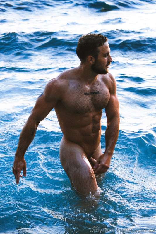 Did a super cool shooting while on vacation🌊. Might be more .. 9