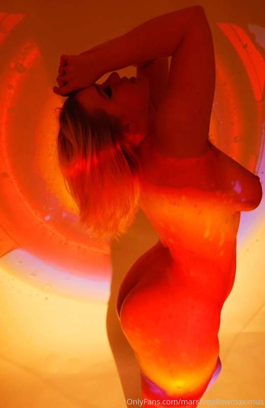 Psychedelic set Part 1/2 🤪✨ more erotic photos in your DMs~ 1
