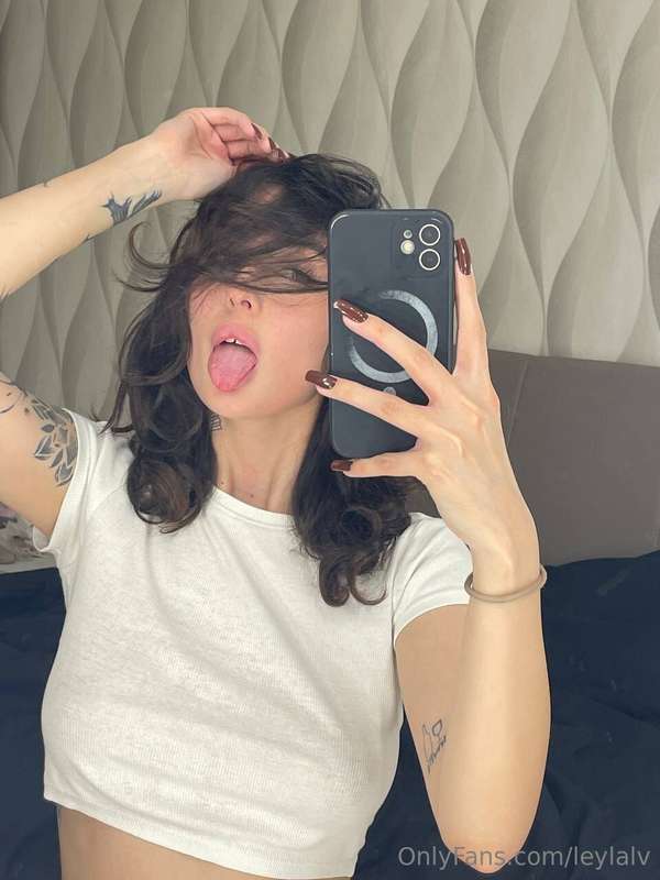 No makeup day! Lazy vibes or just natural beauty? 😋 Woke up ..