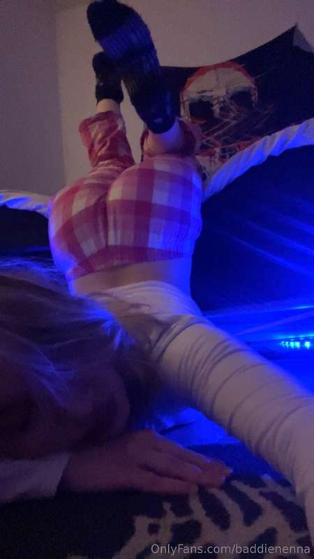 would you help me undress before eating me out?🥰