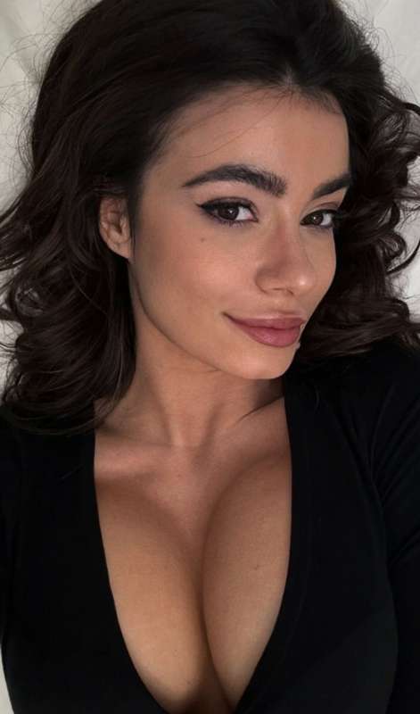 Hey baby, what are you doing? I'm online now 😏