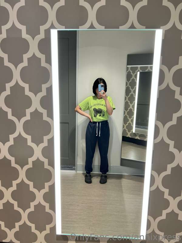 Meanwhile….😳😳 in target dressing room💦
1212121212