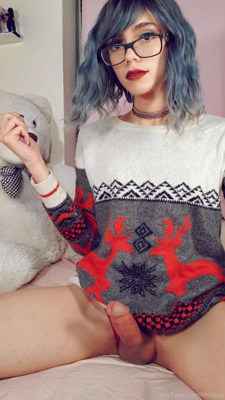 Lets watch holiday movies and chillllll😋 3
