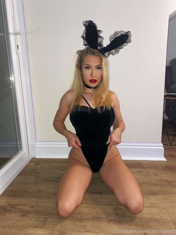 Easters baddest bunny 🐰 🥵 5