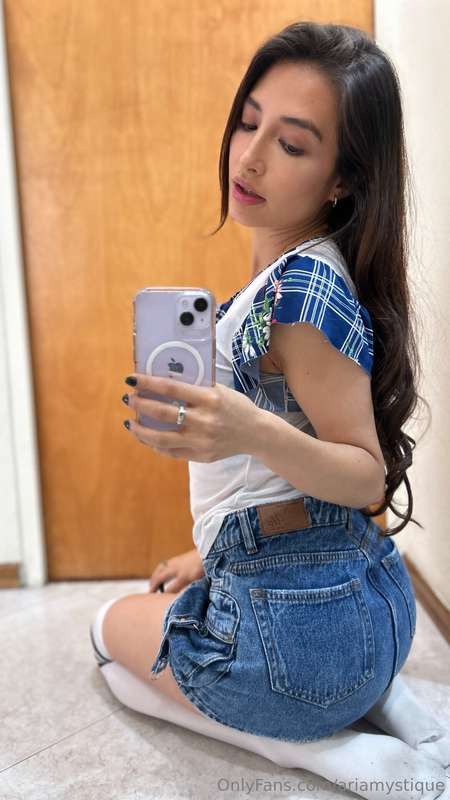 One of the girlfriends, @ivyloca maybe i should do content w.. 1