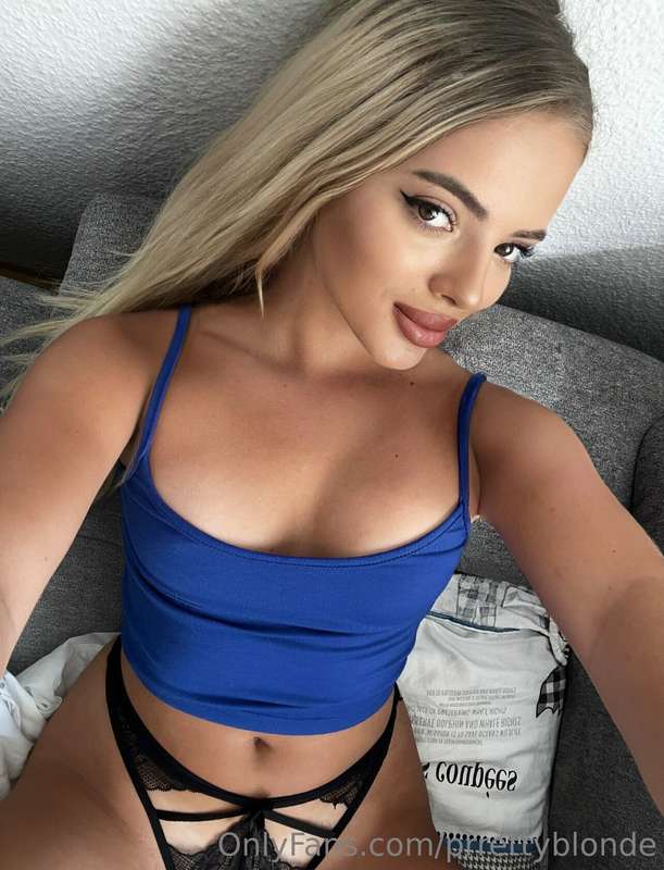 I want you to play with my boobs, do you want to? 🥰💋