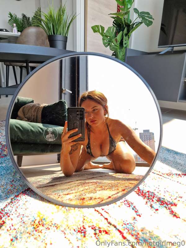 shout out to hotels who make weird mirrored surfaces for me ..
